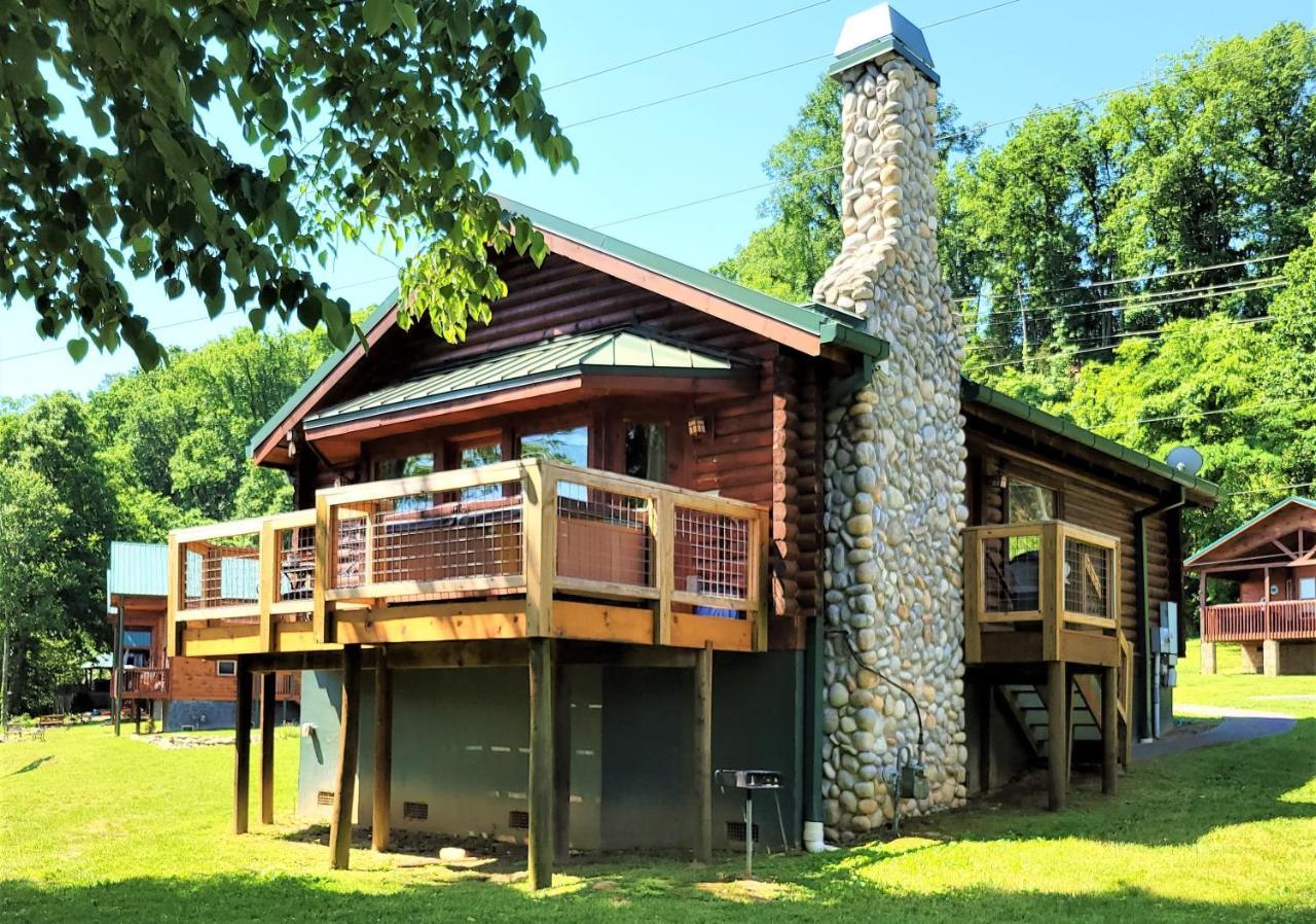 Skinny Dippin'-River Front- Free Tickets-Dog Friendly-Sleeps 6 Піджен-Фордж Екстер'єр фото