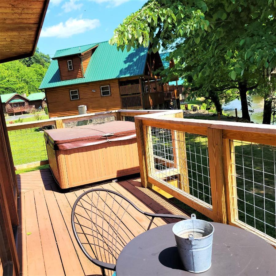 Skinny Dippin'-River Front- Free Tickets-Dog Friendly-Sleeps 6 Піджен-Фордж Екстер'єр фото