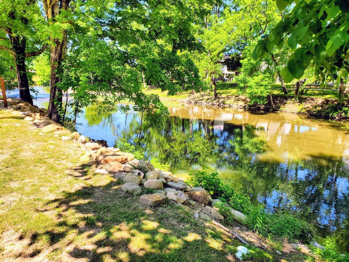 Skinny Dippin'-River Front- Free Tickets-Dog Friendly-Sleeps 6 Піджен-Фордж Екстер'єр фото